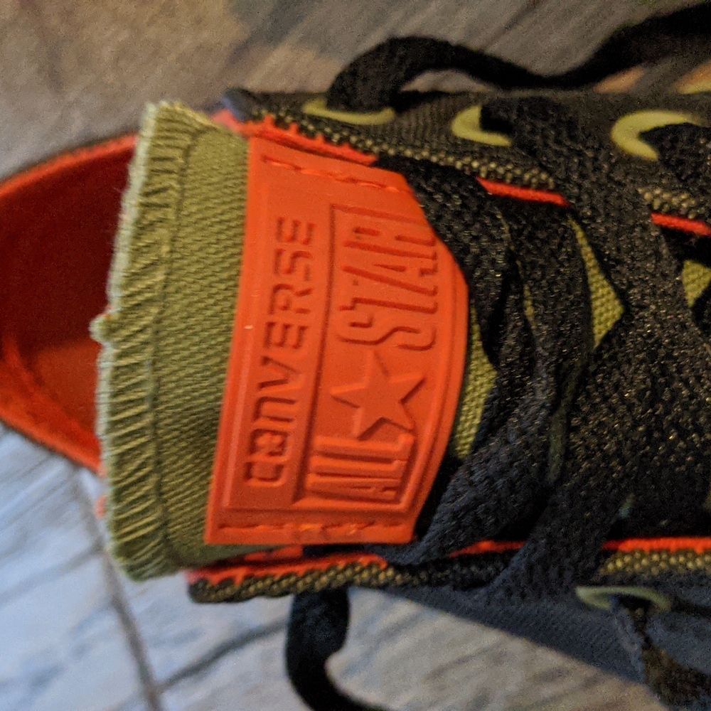 Women’s Converse Like New! - Picture 2 of 6